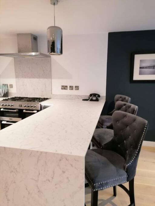 New Town House With *Free Allocated Parking* Lägenhet Brighton Exteriör bild