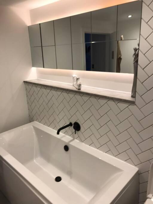 New Town House With *Free Allocated Parking* Lägenhet Brighton Exteriör bild